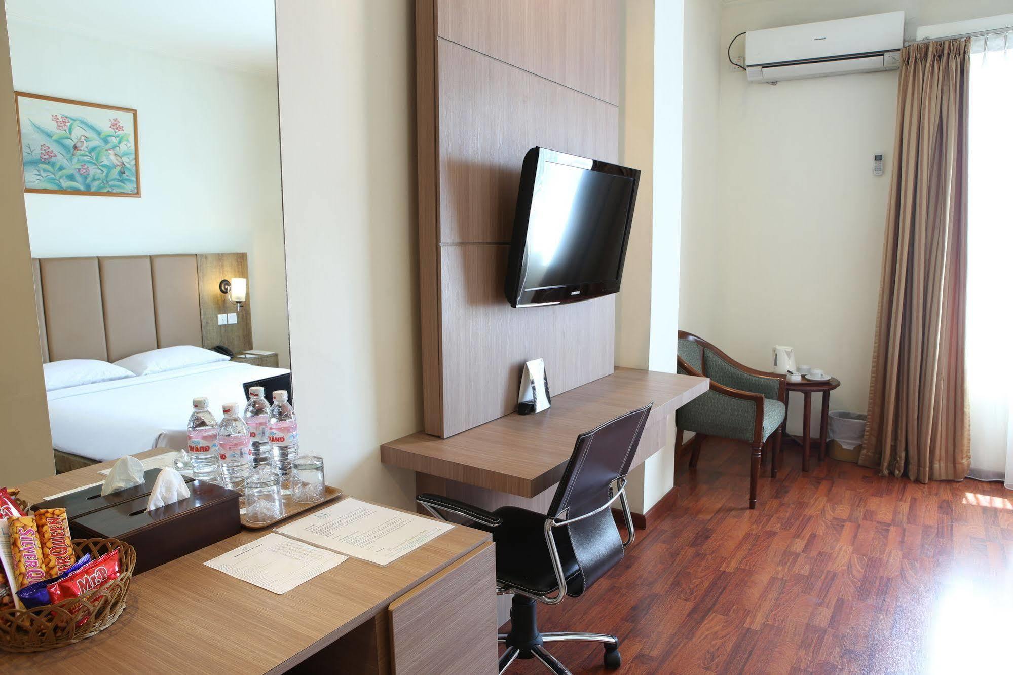 Hotel Anugerah Palembang Exterior foto